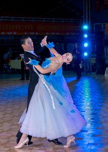 国外成人摩登舞视频,舞动人生，尽享优雅时光