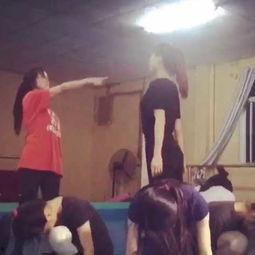 成人活力舞蹈简单视频,跟随简单舞蹈视频唤醒成人青春活力